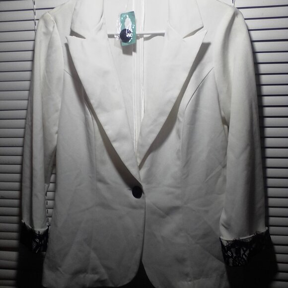 Women's blazer by Maurices. - Picture 7 of 7